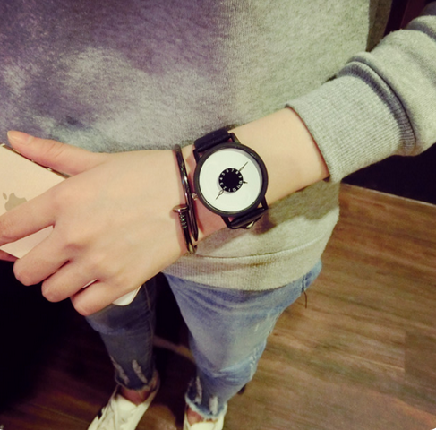Minimalist Couple Watches Black & White – A Timeless Connection
